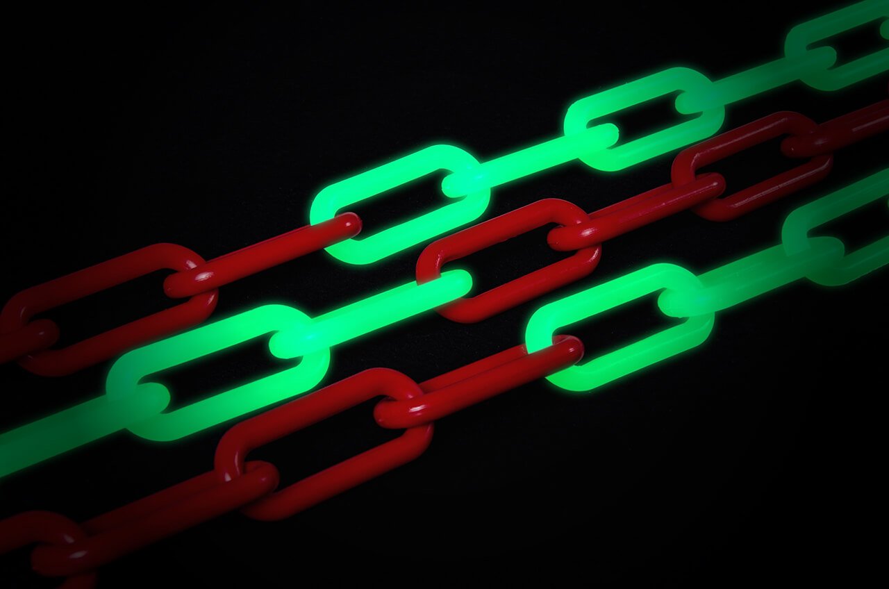 Luminescent chains